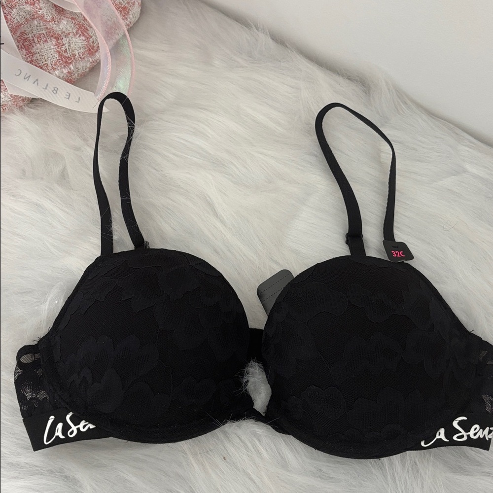 La Senza
Black Lace Bra with Adjustable Straps